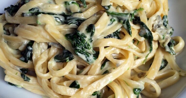 Tallarines con espinacas y gorgonzola