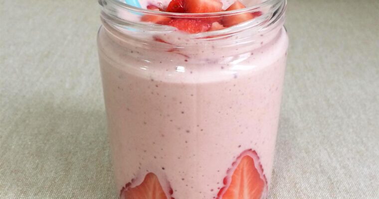 Smoothie de fresa, plátano y cereales